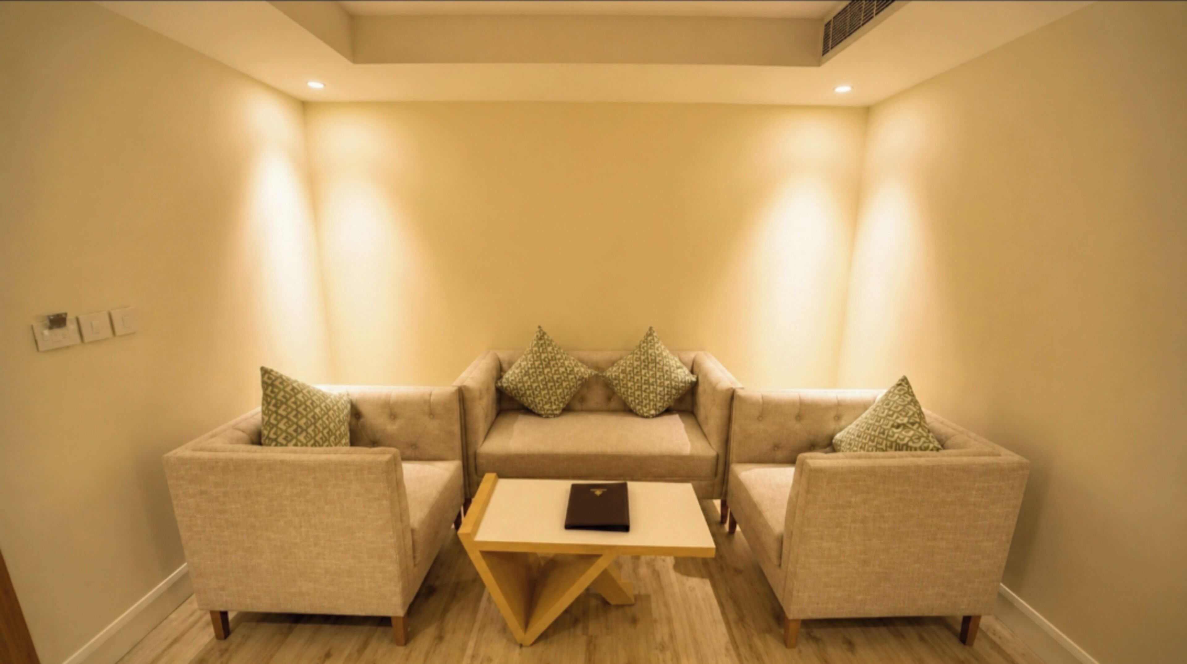 Hotel Sada Shiv Near Kashi Vishwanath Temple & River| Parking - Varanasi