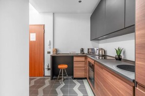 Private kitchen - Vrbo Property (Milano)