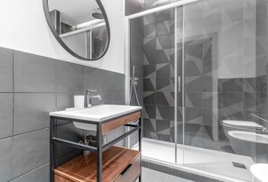 Bathroom - Vrbo Property (Milano)