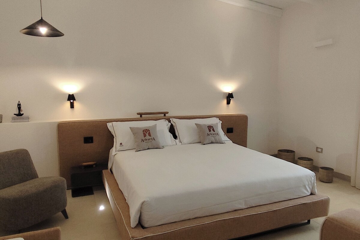 Suite estudio familiar, vistas al jardín | Minibar, caja fuerte, cortinas opacas y sistema de insonorización