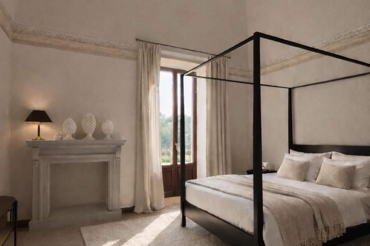 Deluxe Room, Garden View | In-room safe, blackout drapes, soundproofing, free WiFi