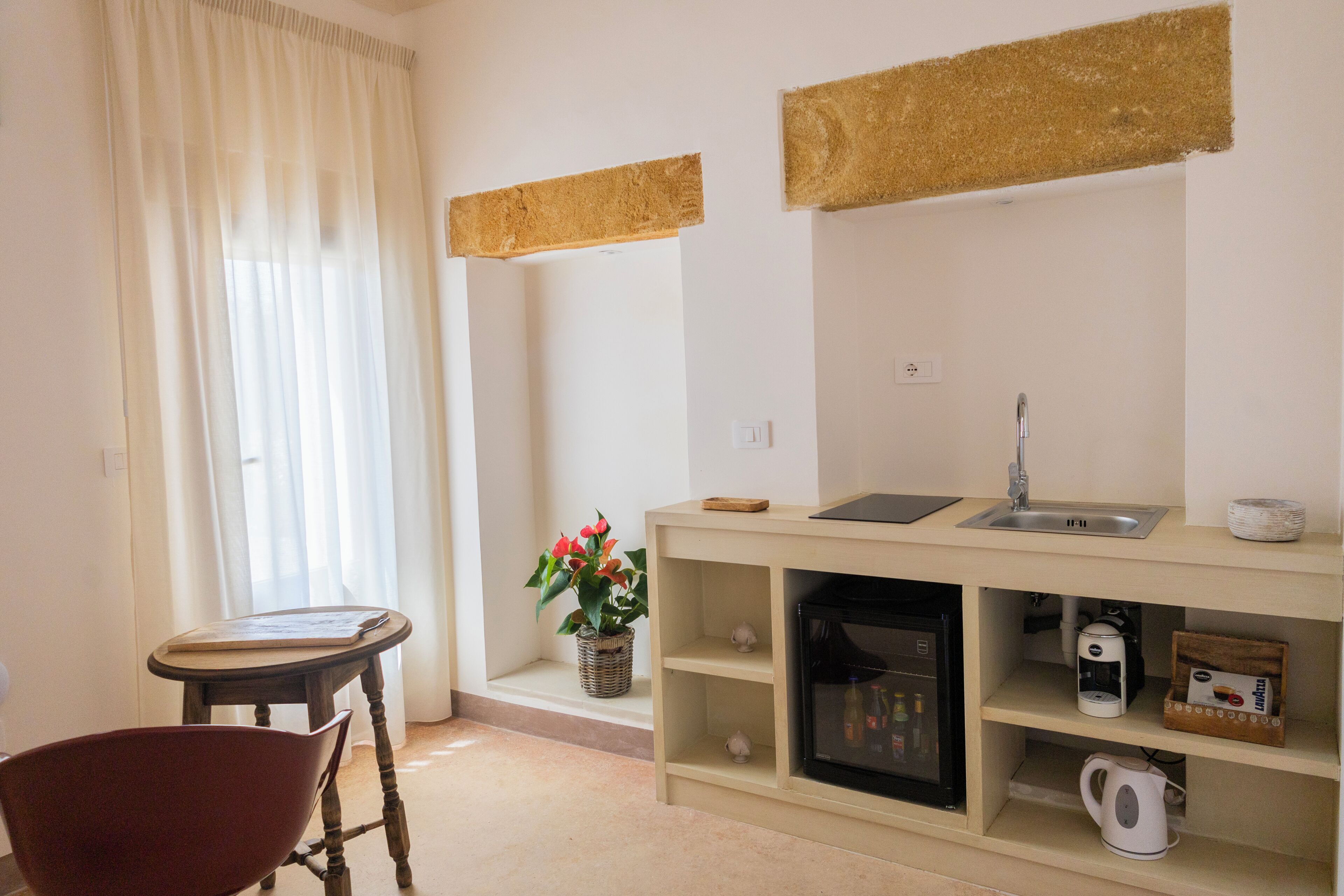 Luxury Suite, Garden View | Living area | 32-inch Smart TV with cable channels