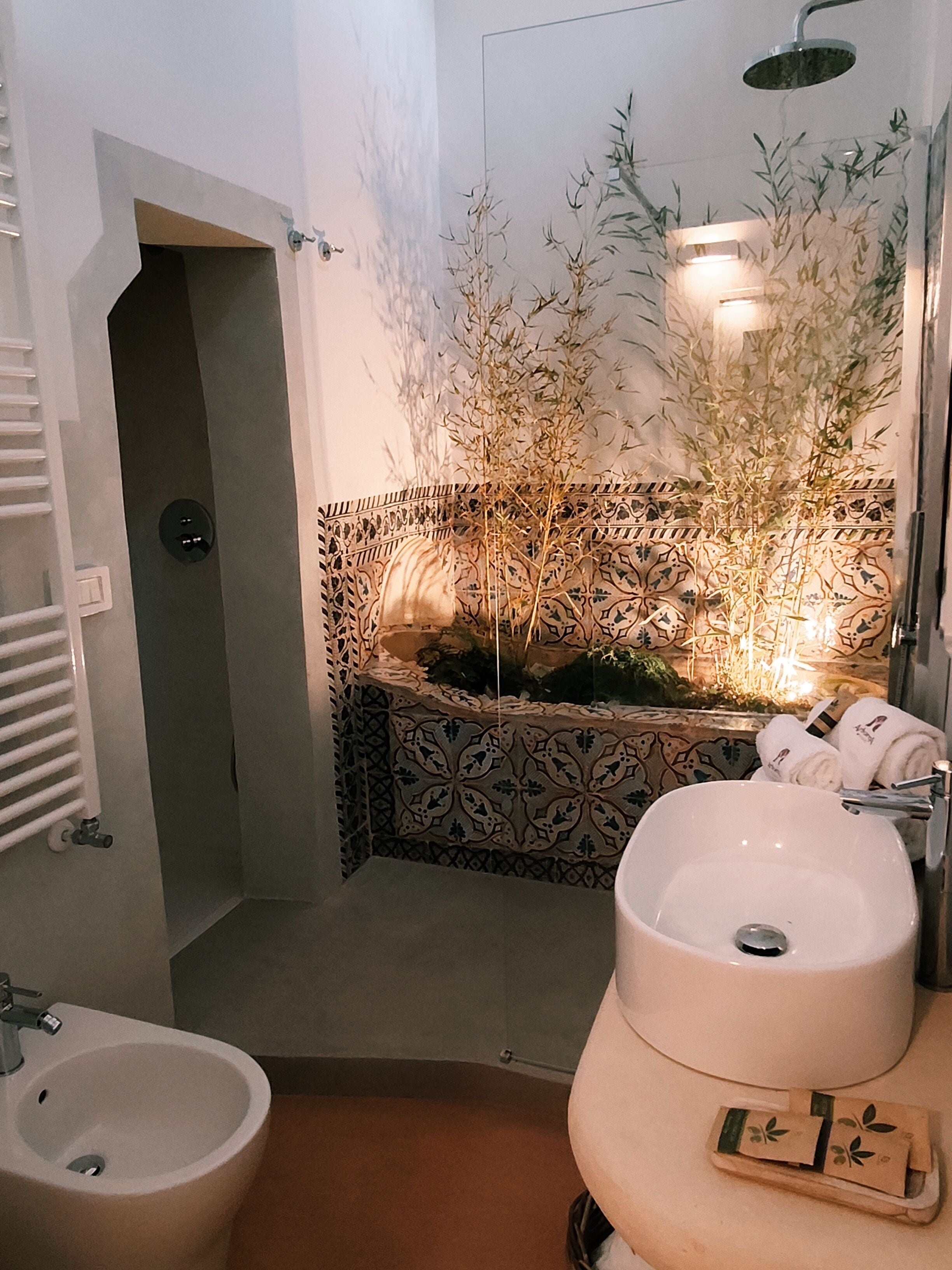 Deluxe Twin Room, Private Bathroom, Garden View | Bathroom
