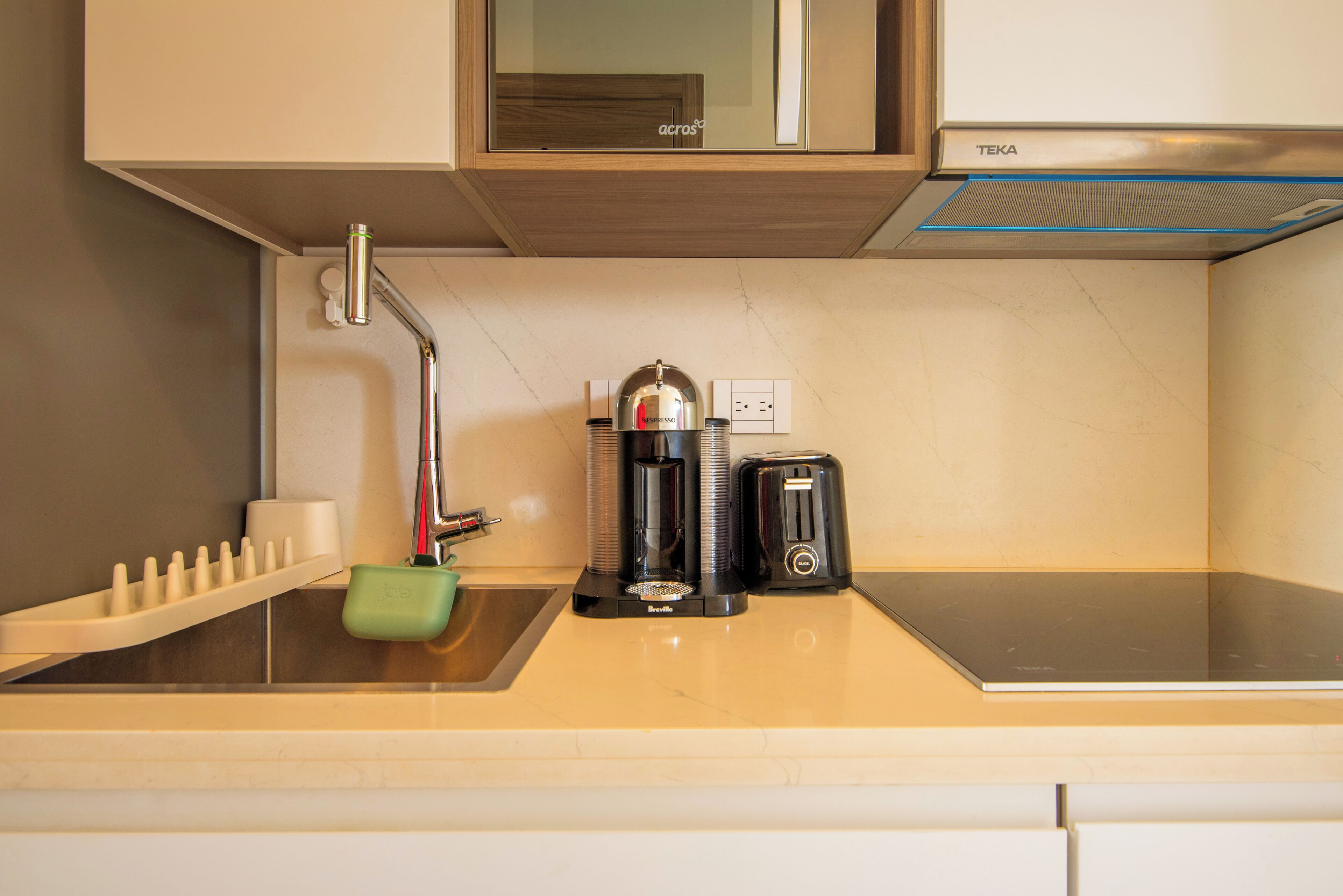 Apartment, 1 Bedroom, Pool View | Private kitchen