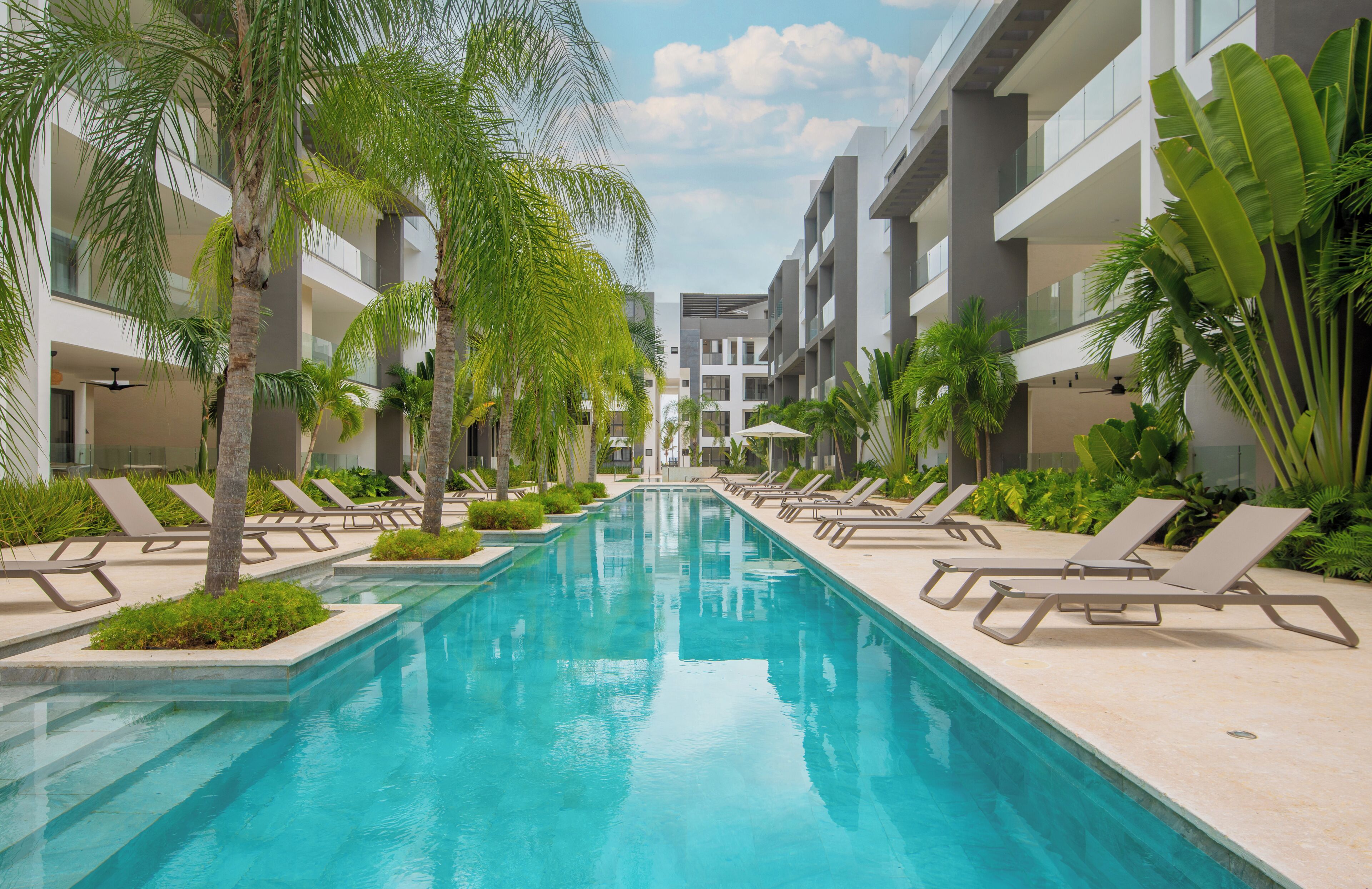 2 outdoor pools, open 9:00 AM to 6:00 PM, sun loungers