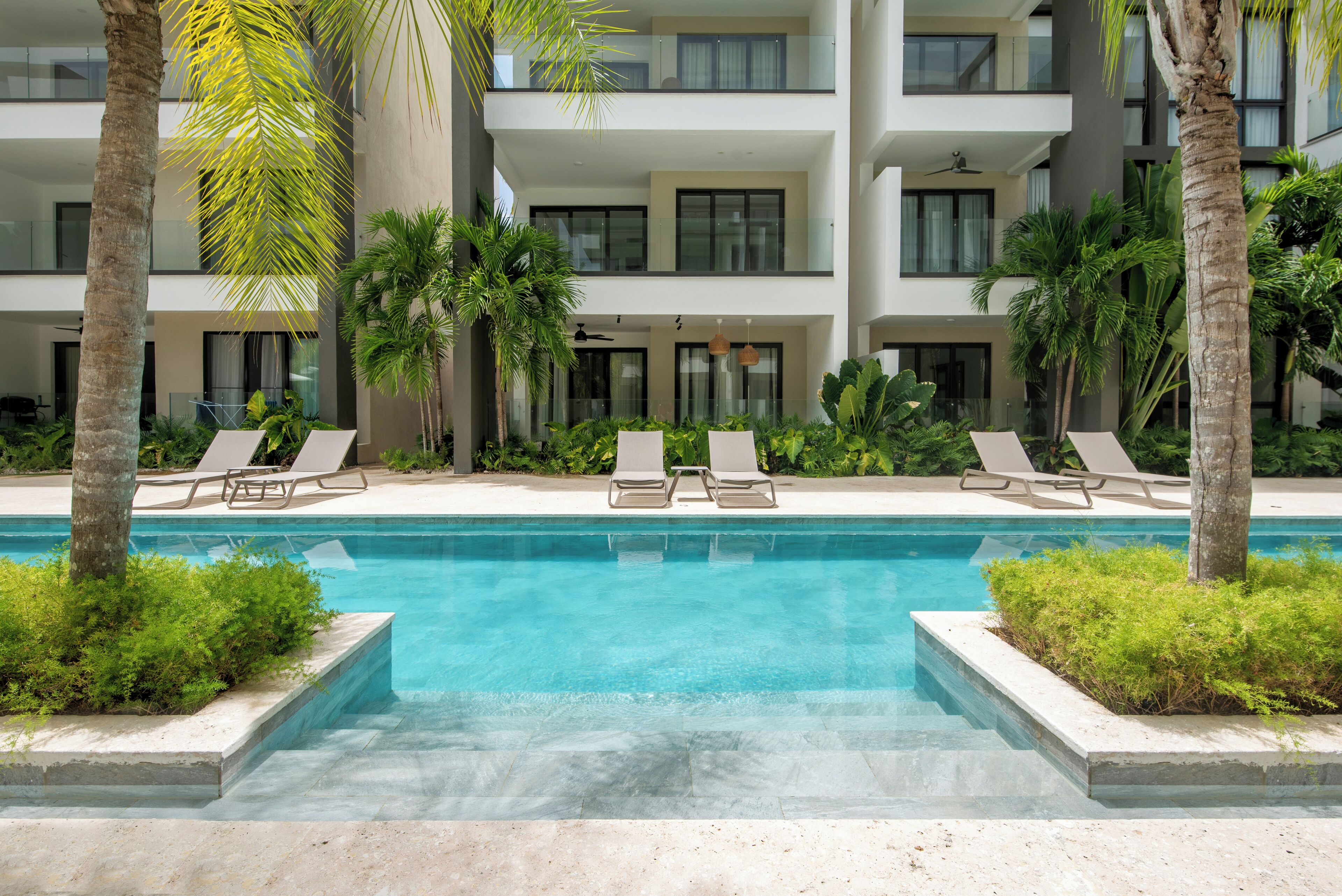 2 outdoor pools, open 9:00 AM to 6:00 PM, sun loungers
