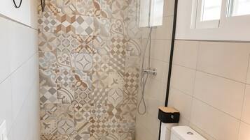 Douche, serviettes fournies