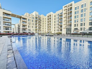 Outdoor pool - Bloomfields Studio in Hayat Boulevard  (Dubai)