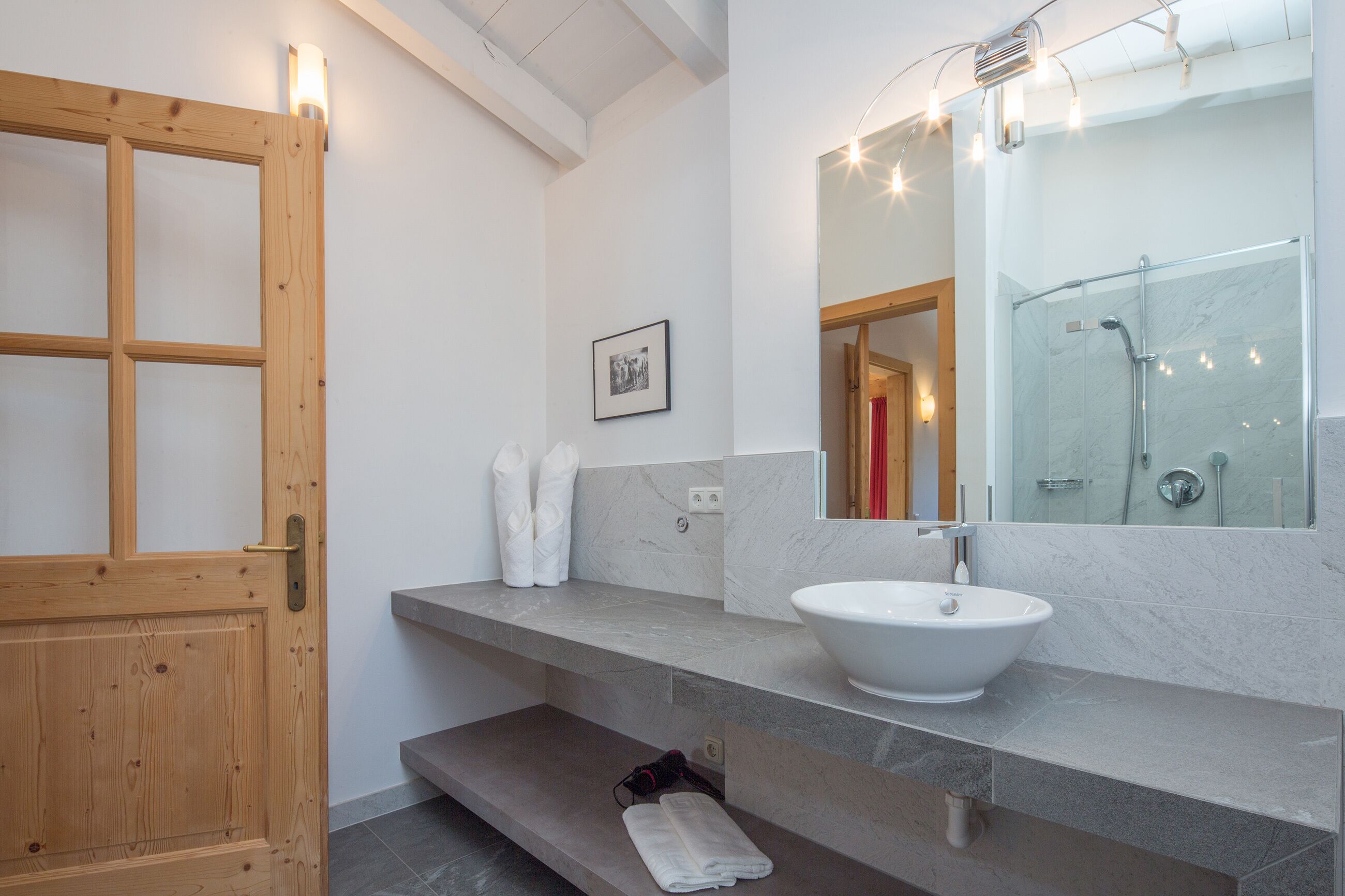 Classic-Apartment, Nichtraucher, Gartenblick | Badezimmer | Dusche, Haartrockner, Handtücher, Seife