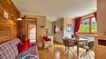 Classic Apartment, Non Smoking, Garden View | Private kitchen | Fridge, microwave, stovetop, dishwasher