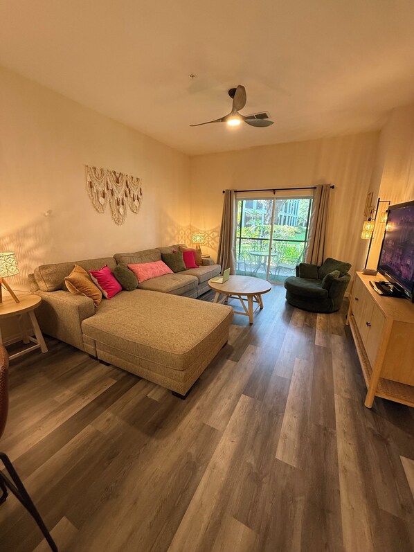 Living area - Mouse House Magic 3BR Resort Condo Near Disney Sleeps 8 (Davenport)