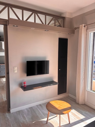 Studio 28 m2 lumineux et tout confort centre-ville Toulon. Animaux interdits.