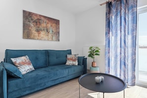 TV, offices - Cozy Apartment | Close to Seaside Attractions (Jastrzębia Góra)