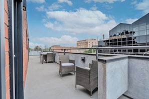 Terrace/patio - Lovely Beachside 2-Bedroom Apartment (Santa Monica)