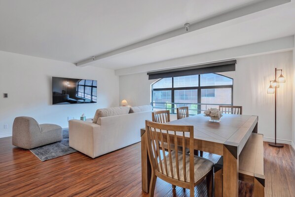 Interior - Lovely Beachside 2-Bedroom Apartment (Santa Monica)