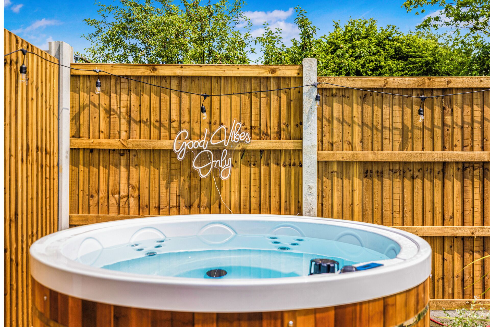Outdoor spa tub