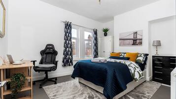 Luxury House, Non Smoking | Desk, laptop workspace, iron/ironing board, free WiFi