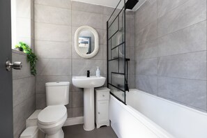 Luxury Double Room, Non Smoking | Bathroom | Combined shower/bathtub, hair dryer, towels, soap - Middlesbrough LUXE HOME (Middlesbrough)