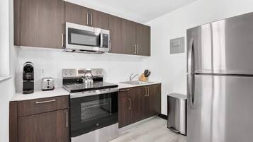 Coffee/tea maker, fridge, microwave, oven