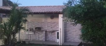 Casa aconchegante ha 900 m da praia e da Laguna de Caiçara em Arraial do Cabo.