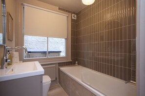 Bathroom - Blythe & Bloom Garden Flat (London)