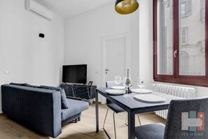 Living area - Vrbo Property (Milano)