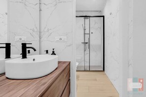 Bathroom - Vrbo Property (Milano)