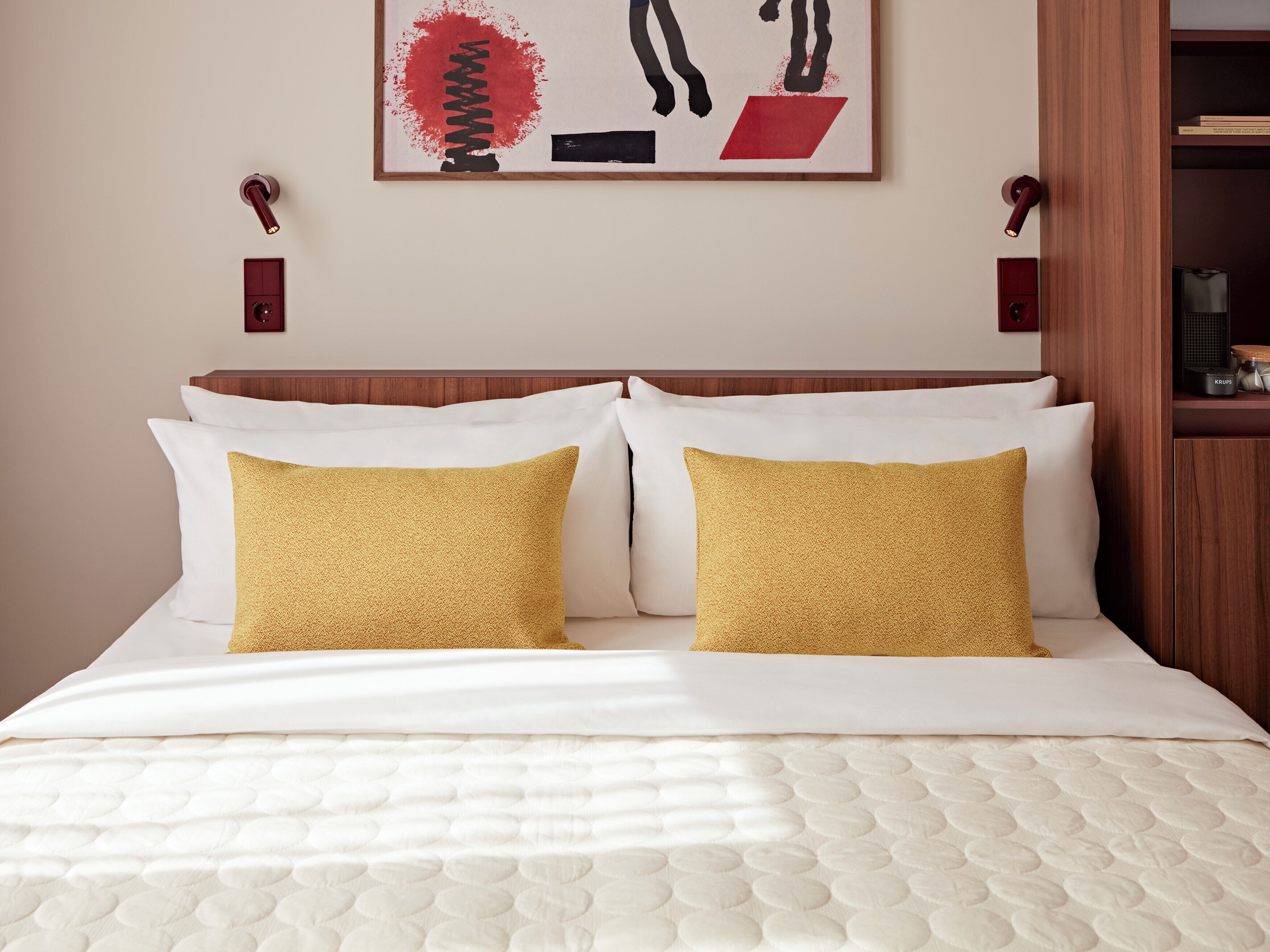 Small Room | Hypo-allergenic bedding available, in-room safe, blackout drapes