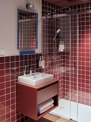 Shower, hair dryer, towels, soap - Numa Valencia Sant Agustí (València)