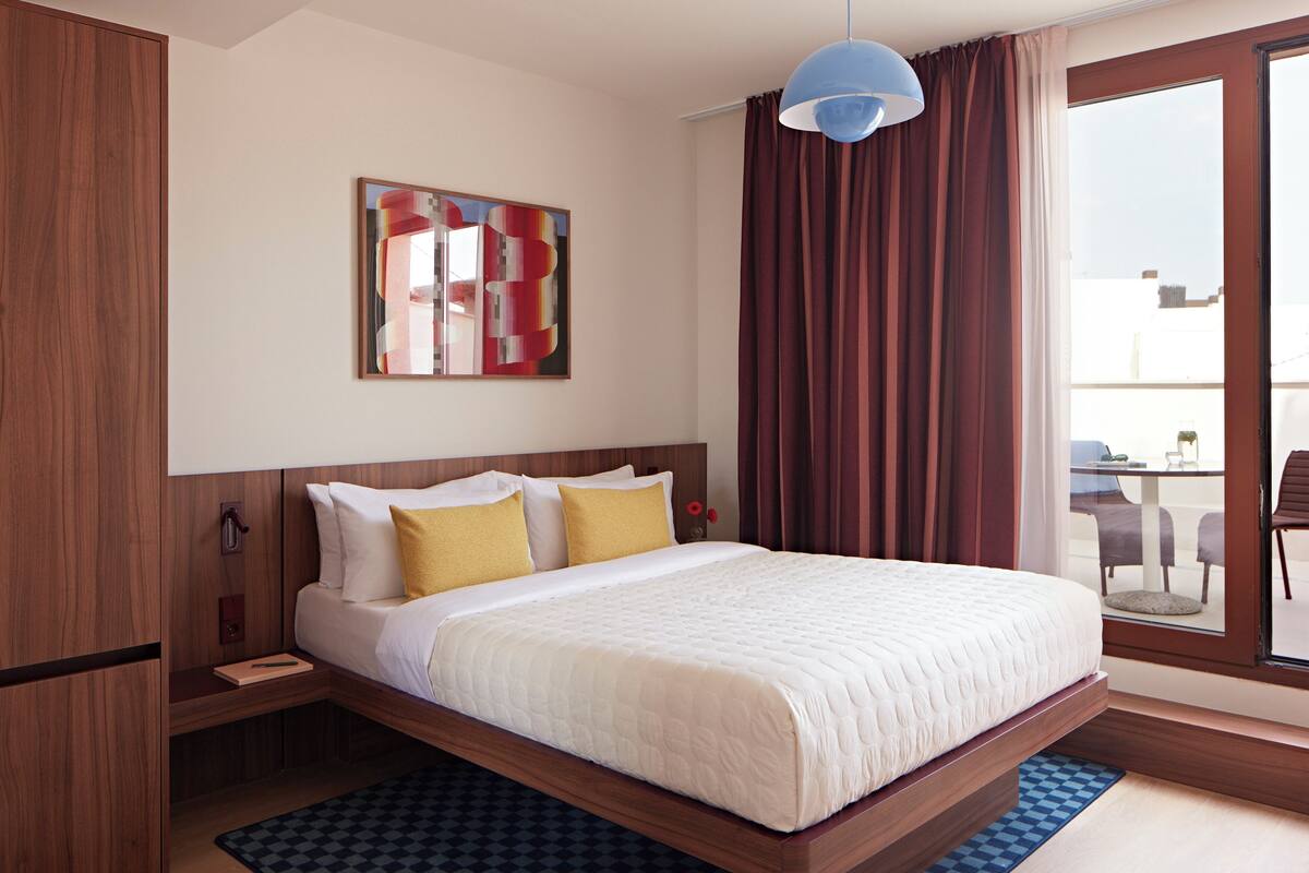 Standard Room with Terrace | Hypo-allergenic bedding, in-room safe, blackout curtains