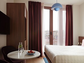 In-room safe, blackout curtains, iron/ironing board (on request) - Numa Valencia Sant Agustí (València)