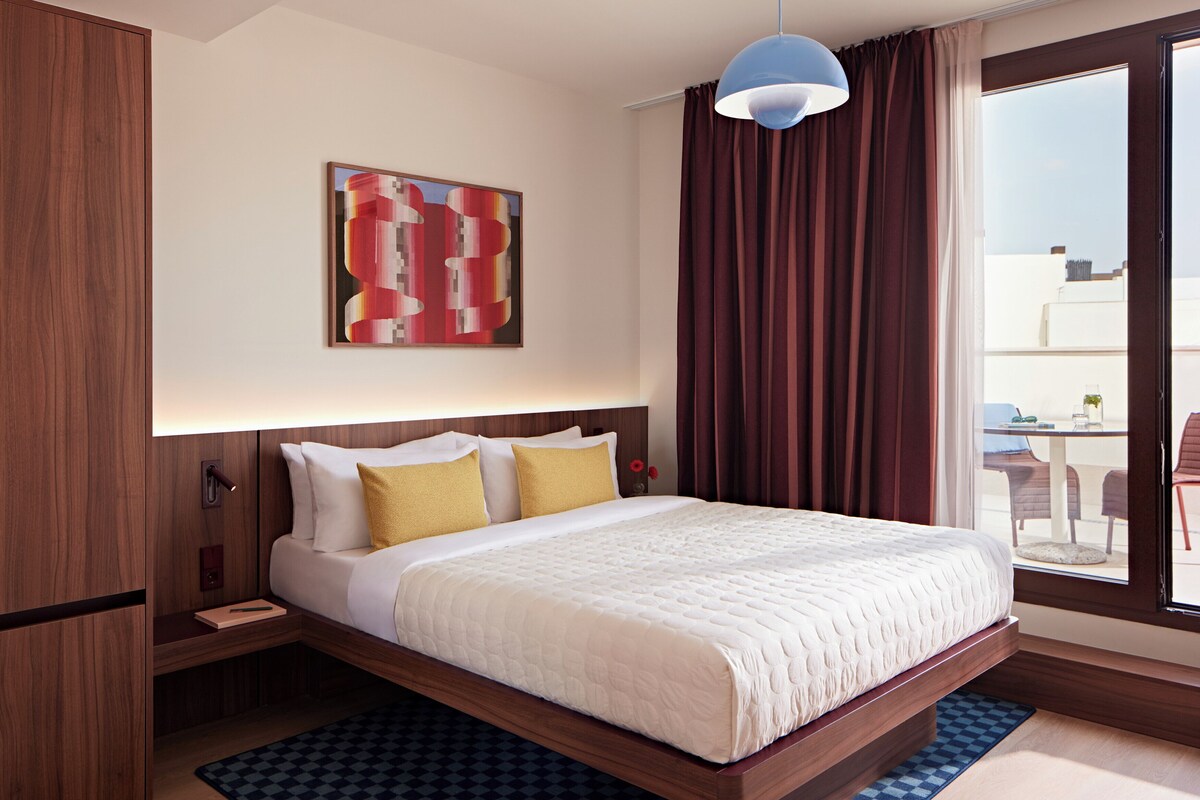 Chambre double, balcon | Literie hypoallergénique, coffre-fort, rideaux d’obscurcissement