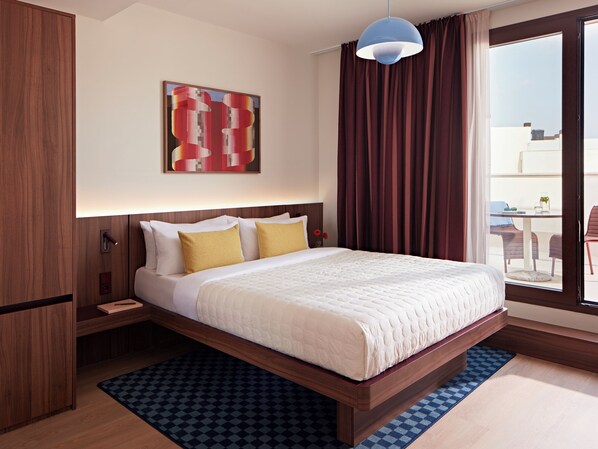 Chambre double, balcon | Literie hypoallergénique, coffre-fort, rideaux d’obscurcissement