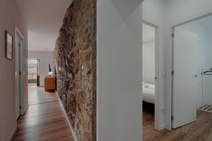 Schreibtisch, Bügeleisen/Bügelbrett, kostenloses WLAN, Bettwäsche