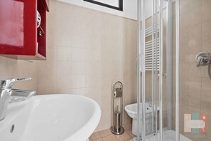 Bathroom - Vrbo Property (Milano)