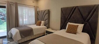 Cosmo Guest House : Twin Room with Garden View