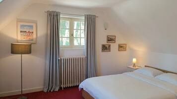 Iron/ironing board, internet, bed sheets