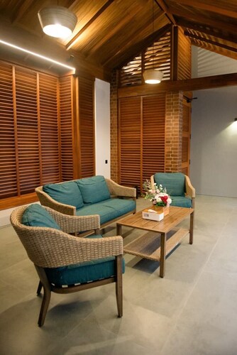 Cozy Mezzanine Loft Bedroom and Master Suite with Shared Pool & Co-Work Deck