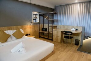 3 habitaciones, tabla de planchar con plancha, wifi y ropa de cama 
