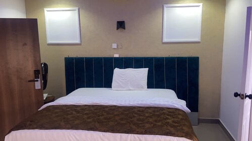 Wimpy hotel and suite beachfront