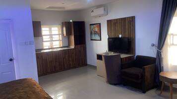 Comfort Room, Patio, Courtyard View | Interior