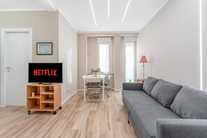 Living area - Vrbo Property (Milano)