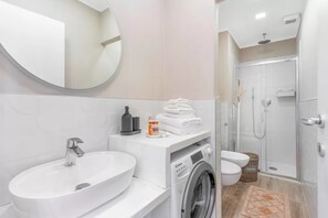 Bathroom - Vrbo Property (Milano)