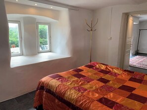 3 bedrooms, WiFi (free)