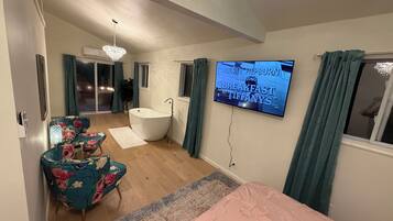 2 slaapkamers, een strijkplank/strijkijzer, wifi, beddengoed