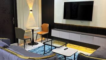 Familienapartment, Balkon | Wohnbereich