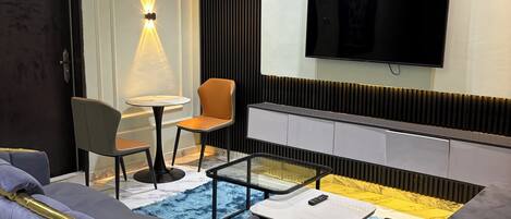 Apartamento familiar, balcón | Zona de estar