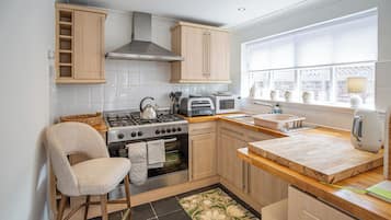 Dishwasher, cookware/dishes/utensils