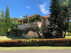 Exterior - Fabulous family-friendly 5-bedroom villa with AC in vibrant Sosúa. (Sosúa)