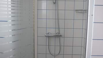 Standard Double Room, 1 Queen Bed, Non Smoking, Garden View | Bathroom